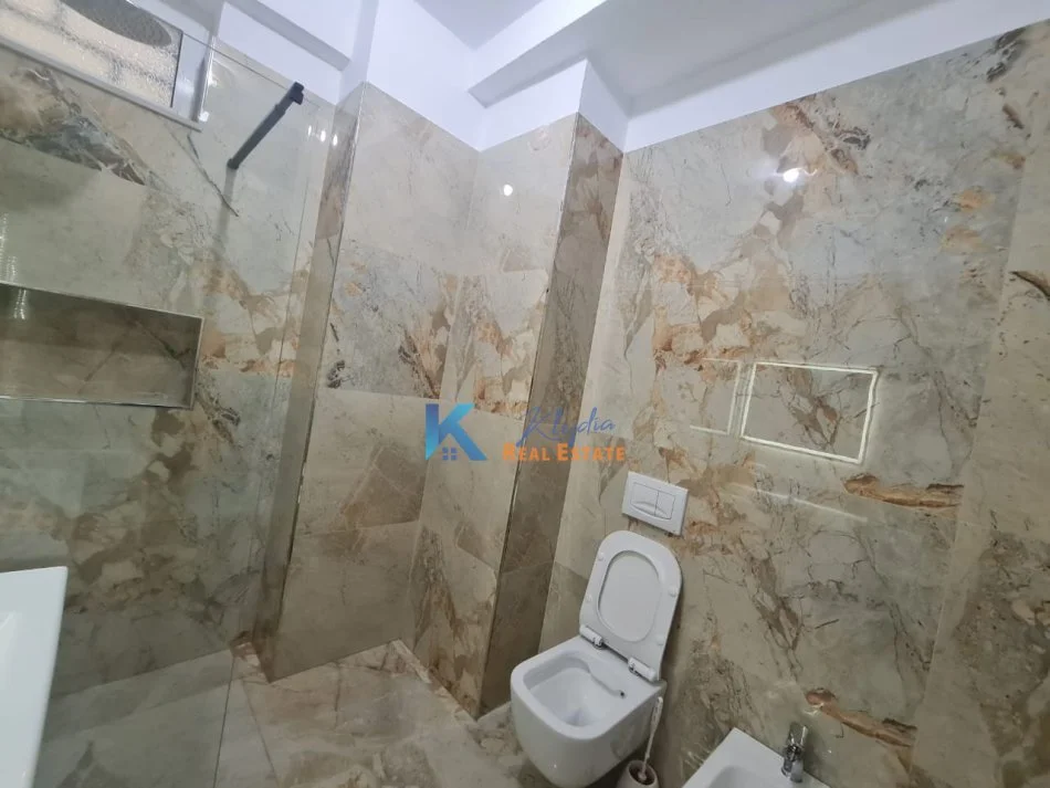 Tirane, jepet me qera apartament 2+1 Kati 1, 79 m² 700 € (Kodra e Diellit, afer Eleonores)