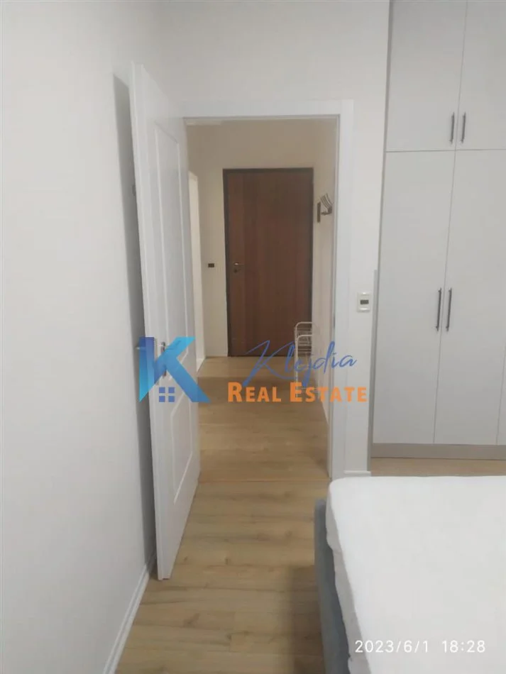 Tirane, jepet me qera apartament 1+1 Kati 4, 50 m² 550 € (Qender, te rruga e Bogdaneve)