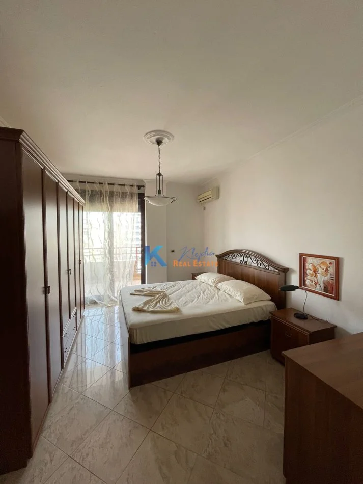 Tirane, jepet me qera apartament 2+1 Kati 3, 110 m² 700 € (Rruga e Durresit, afer gjimnazit Qemal Stafa)