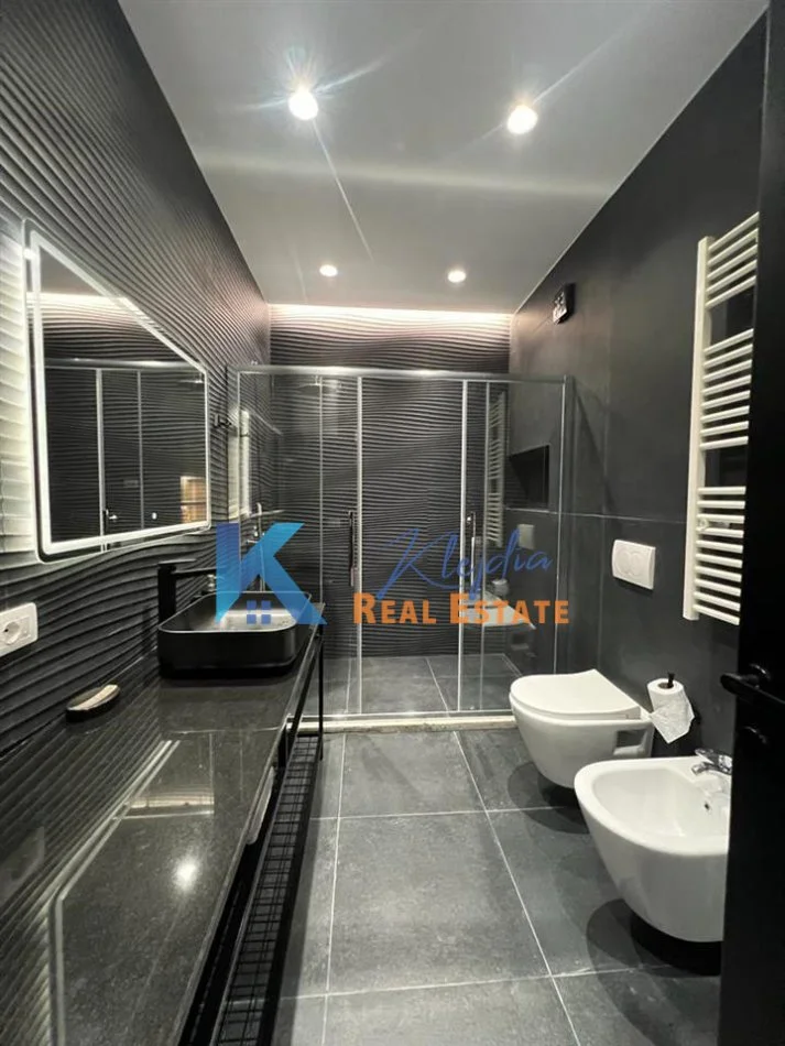 Tirane, jepet me qera apartament 2+1 Kati 4, 64 m² 1.500 € (Rruga e Barrikadave, afer shkolles Lidhja e Prizrenit)