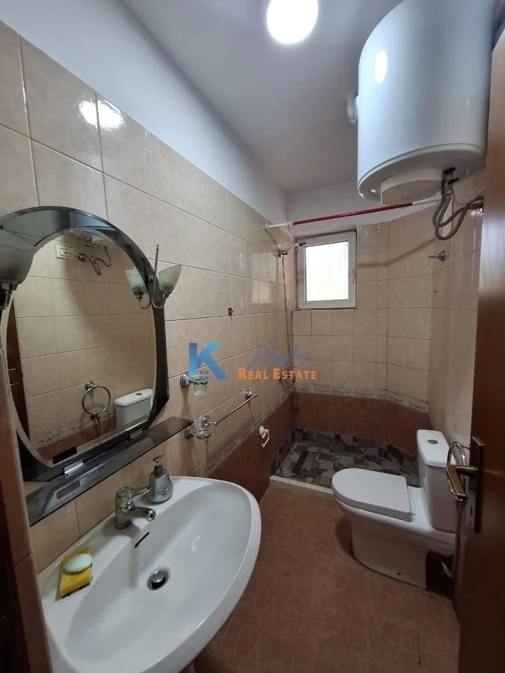 Tirane, jepet me qera apartament 2+1 Kati 2, 74 m² (Rruga Mine Peza, afer Hotel Kruja)