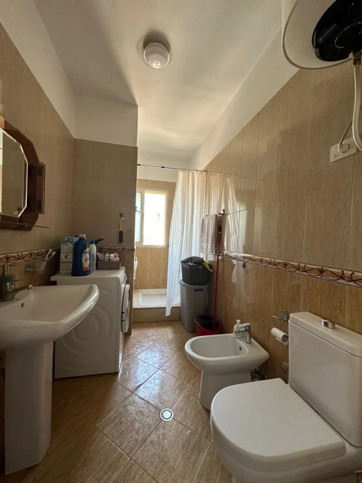 Tirane, jepet me qera apartament 2+1+Ballkon Kati 7, 110 m² 700 € (Komuna e Parisit)