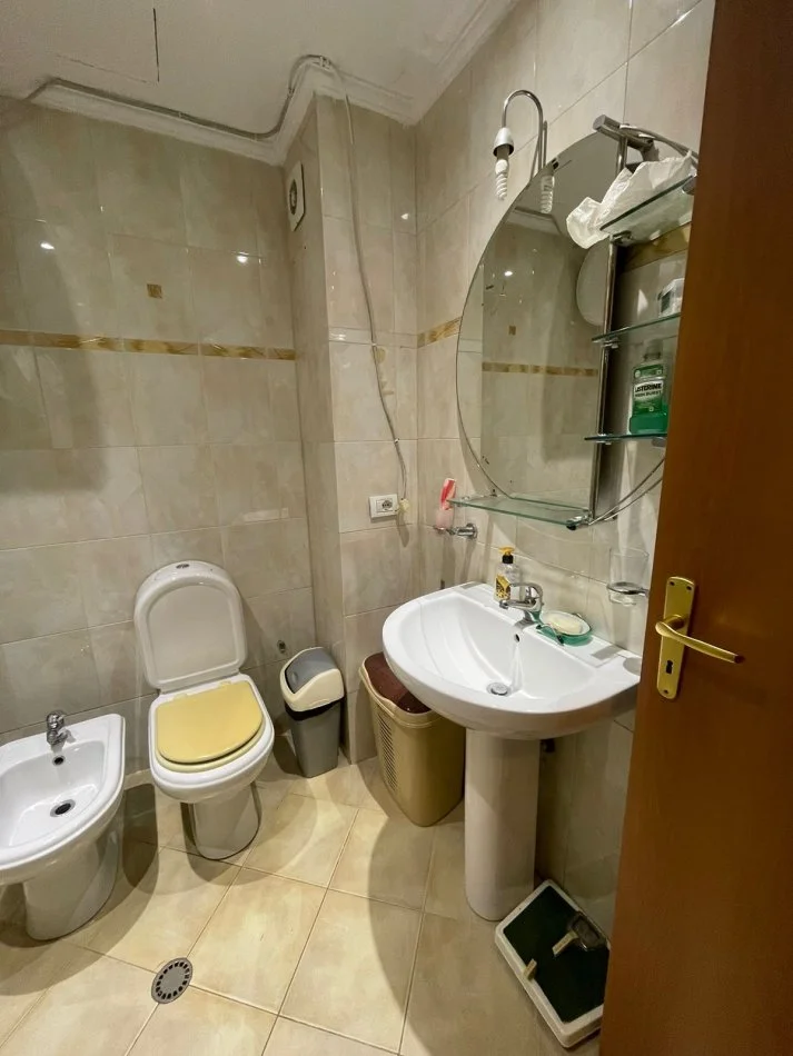 Tirane, shitet apartament 1+1+Ballkon Kati 5, 60 m² 150.000 € (qender)