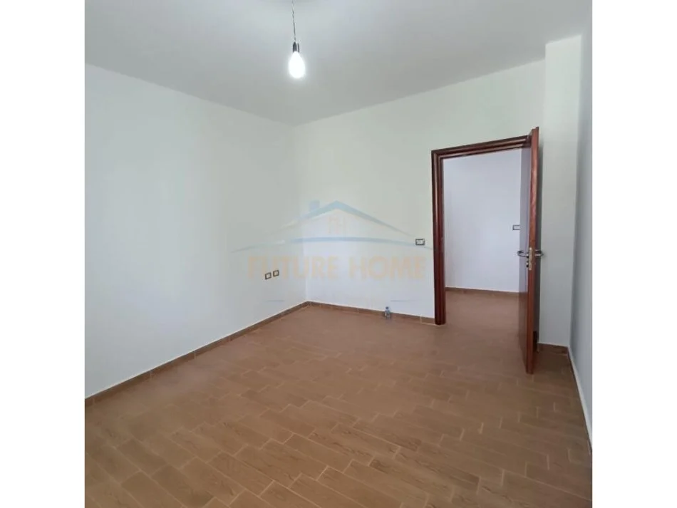 Vlore, shitet apartament 2+1 Kati 2, 106 m² 200.000 € (Lungomare)