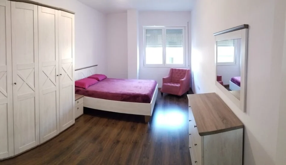Tirane, jepet me qera apartament 2+1 Kati 7, 100 m² 520 € (kinostudio)