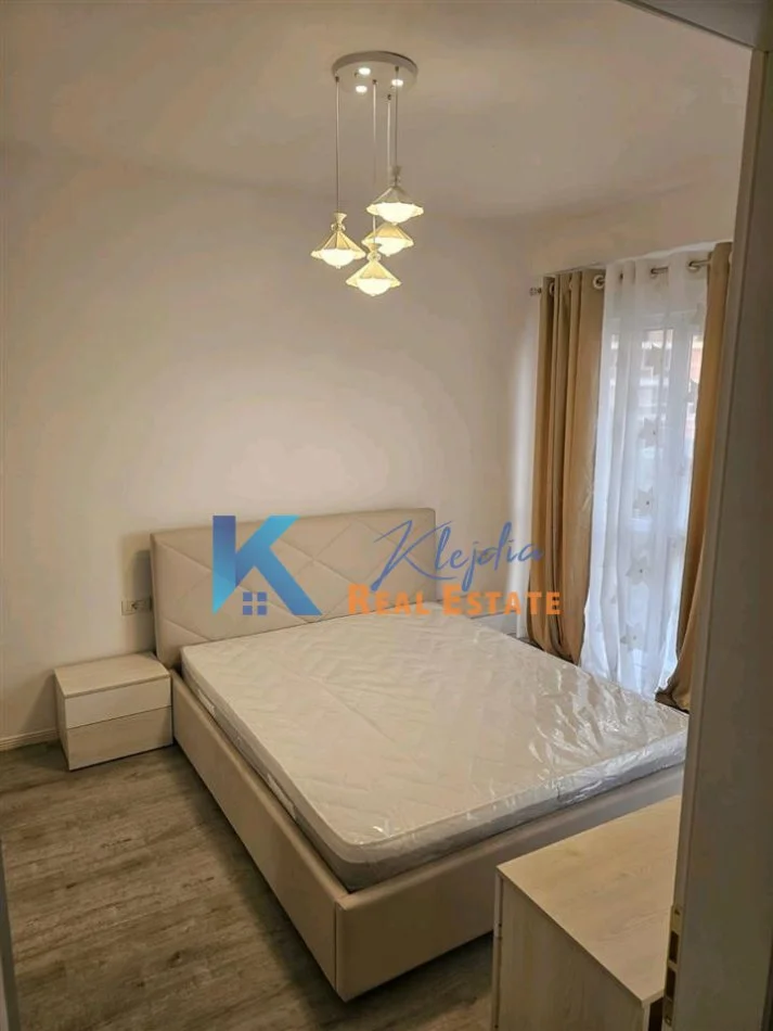 Tirane, jap me qera apartament 1+1+Ballkon Kati 3, 77 m² 600 € (5 Maji, afer Emerald Center)