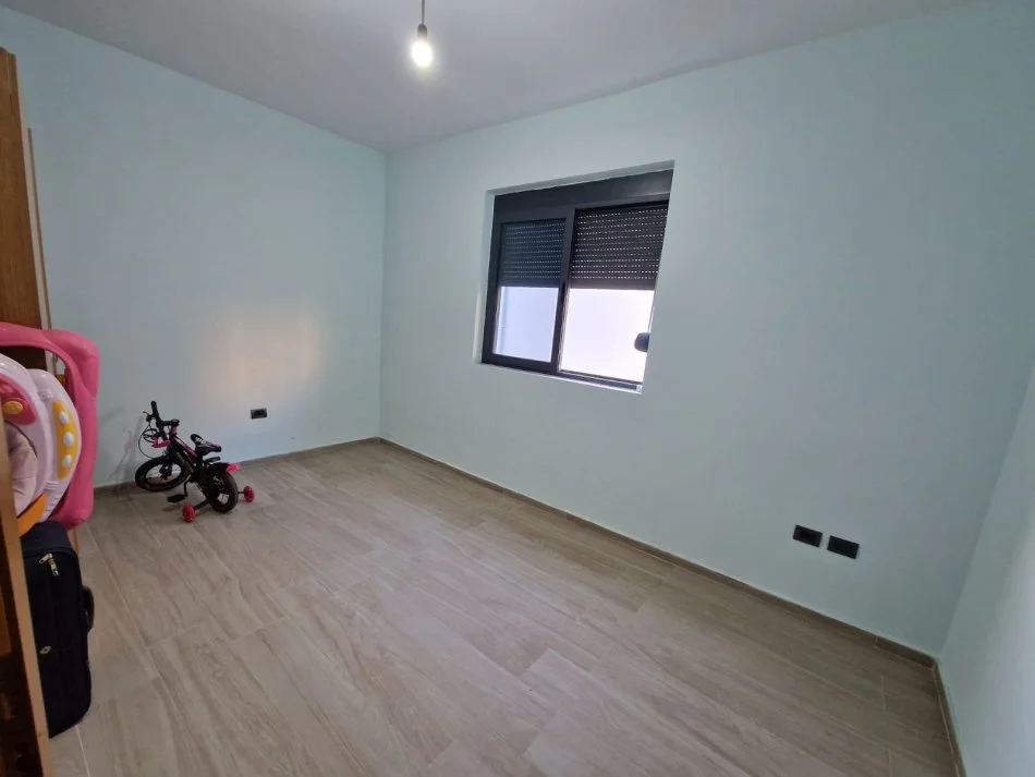 Tirane, shitet shtepi 2 Katshe Kati 0, 315 m² 280.000 € (yrshek)