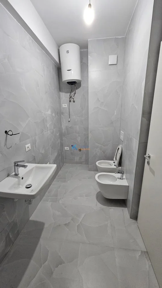 Tirane, jepet me qera apartament 2+1 Kati 7, 93 m² (Ali Dem, te kompleksi Kaimi)