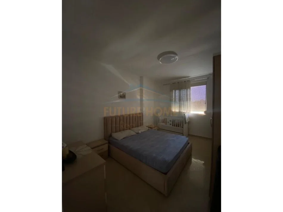 Vlore, jepet me qera apartament 2+1 Kati 9, 94 m² 400 € (Plazhi i Vjeter) RV44314