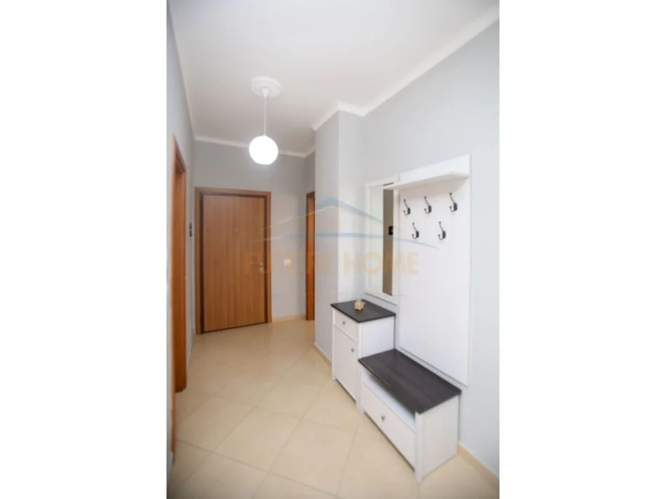 Vlore, jepet me qera apartament 1+1+Garazh Kati 7, 65 m² 350 € (Pas CHIC Hotel, Rruga Cameria) RV44307