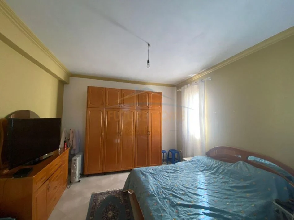 Vlore, shitet Vile 3 Katshe , 397 m² 300.000 € (Lagjia Kushtrimi) RV37000