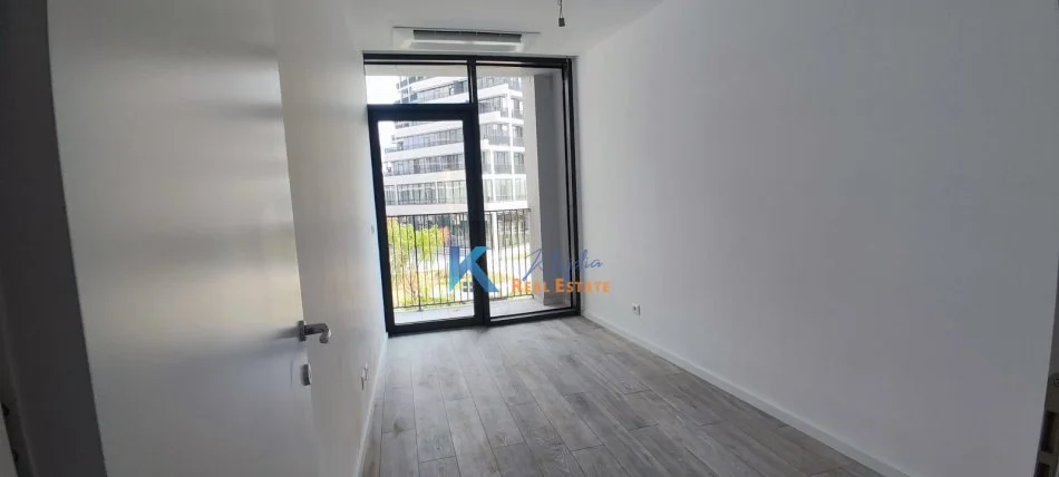 Tirane, jap me qera zyre Kati 1, 102 m² 1.300 € (Zyre per qira te Liqeni, Lake View Residence)