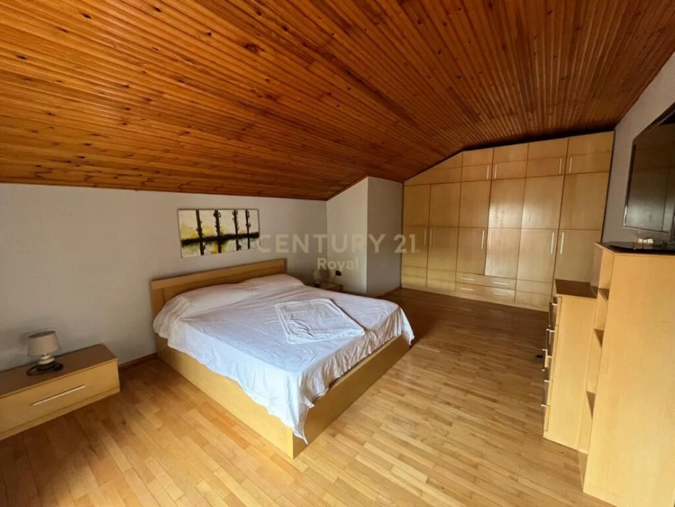 Tirane, shitet Vile 2 Katshe Kati 2, 200 m² 175.000 € (Adresa: Ish Restorant Durresi, Rruga e Dibrës)