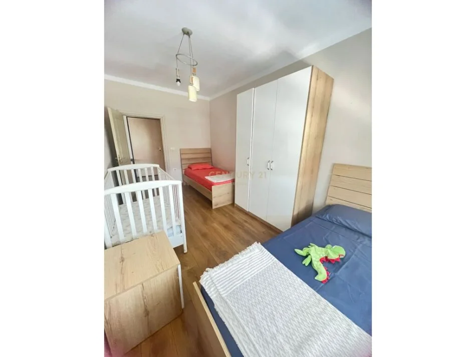 Tirane, jepet me qera apartament 2+1+Ballkon Kati 4, 79 m² 680 € (Adresa: 21 Dhjetori)