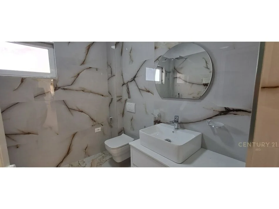 Tirane, jepet me qera apartament 2+1+Ballkon Kati 2, 102 m² 600 € (Adresa: Tregu elektrik, Tregu Elektrik)