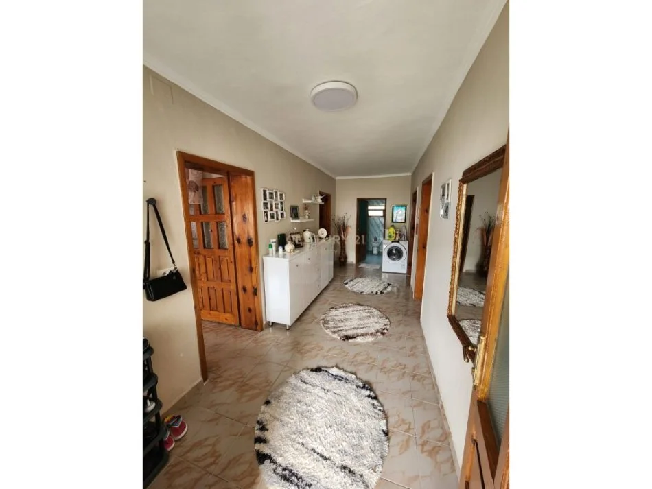 Tirane, jepet me qera apartament 2+1+Ballkon Kati 2, 132 m² 450 € (Adresa: Shkozë)