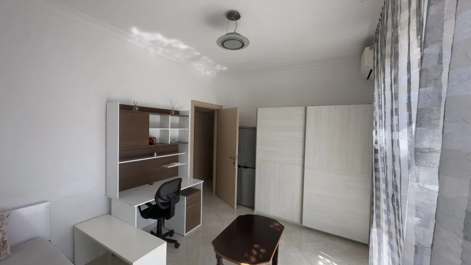 Tirane, jepet me qera apartament 3+1 Kati 7, 220 m² 600 € (Rruga Pandi Dardha)