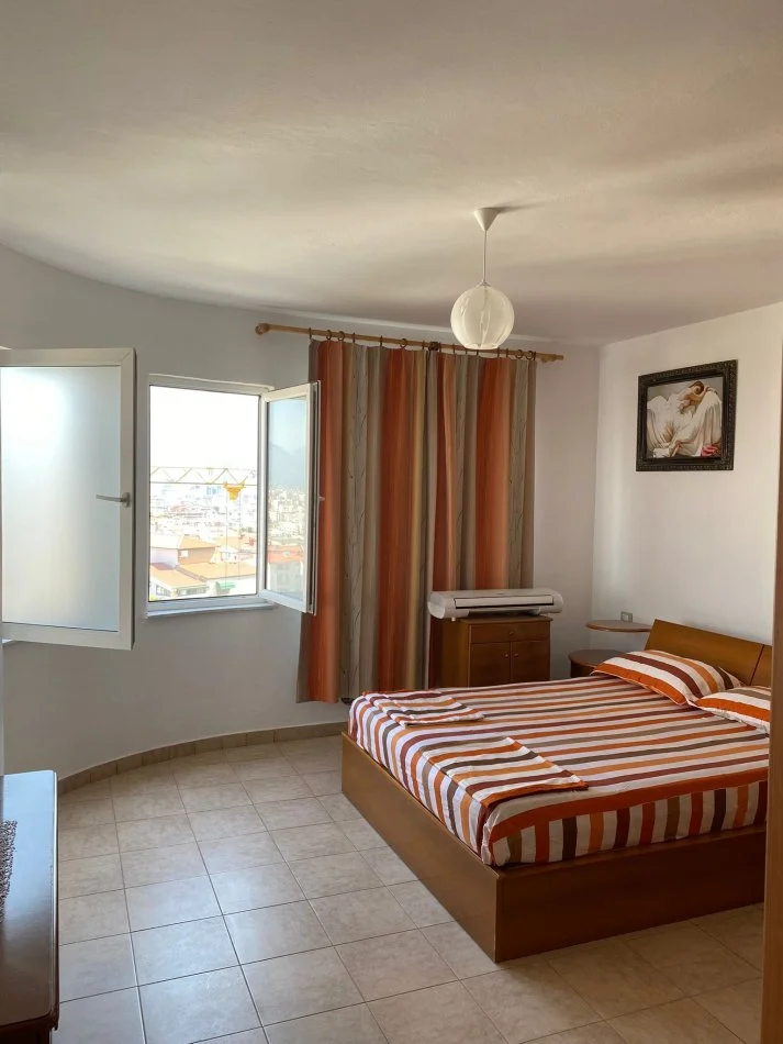 Tirane, jepet me qera apartament 2+1 Kati 2, 550 € (kodra e diellit)