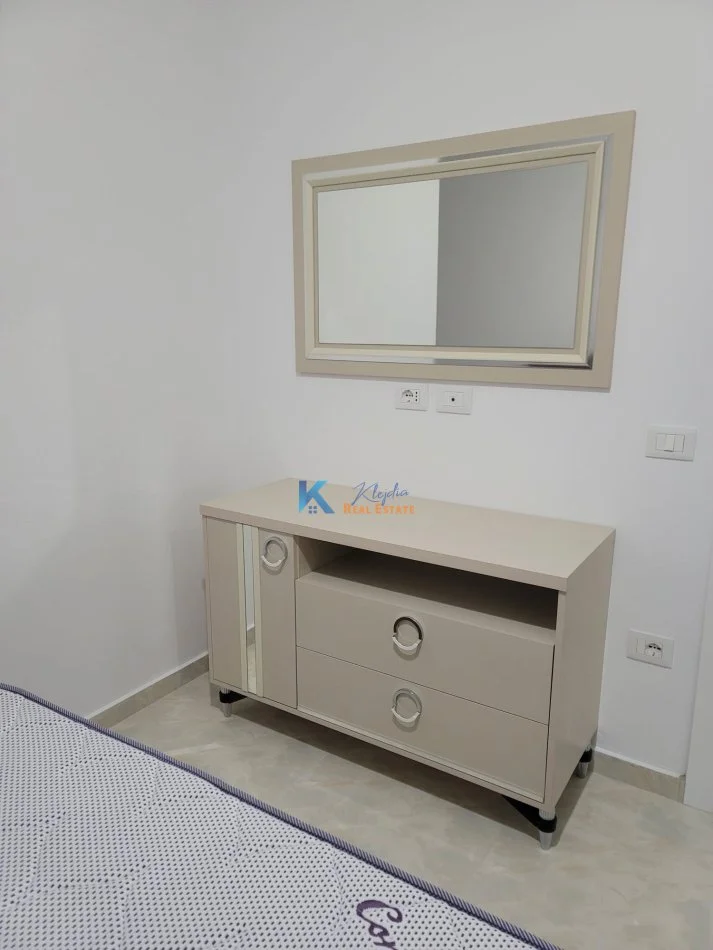 Tirane, jap me qera apartament 2+1+Ballkon Kati 3, 94 m² 500 € (perballe spitalit Amerikan 3)