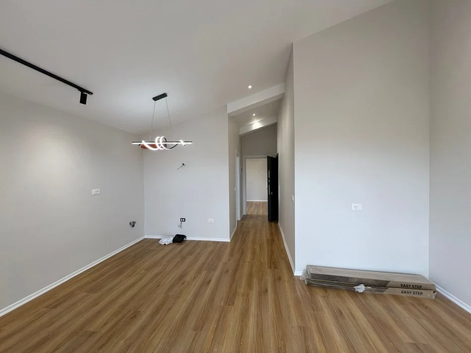 Durres, shitet apartament 1+1+Ballkon Kati 8, 71 m² 95.000 € (rruga pavaresia)