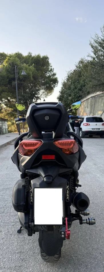 Durres, shes Motociklete Yamaha X Max , blu e errët 7.500 €