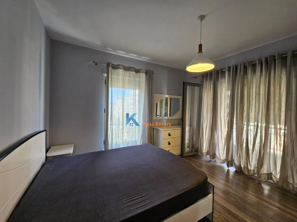 Tirane, jap me qera apartament 3+1+Ballkon Kati 7, 130 m² 1.000 € (Kompleksi Delijorgji)