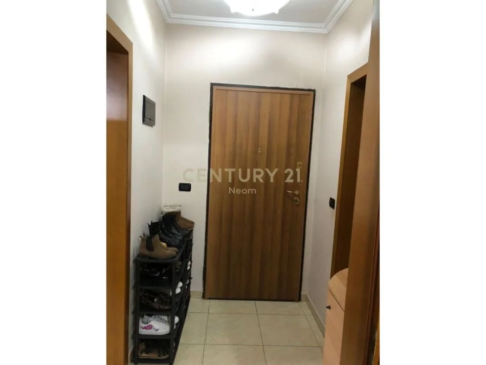 𝐓𝐢𝐫𝐚𝐧𝐞, 𝐣𝐞𝐩𝐞𝐭 𝐦𝐞 𝐪𝐞𝐫𝐚 𝐚𝐩𝐚𝐫𝐭𝐚𝐦𝐞𝐧𝐭 𝟏+𝟏 𝐊𝐚𝐭𝐢 𝟖, 𝟔𝟎 𝐦² 𝟓𝟓𝟎 € (𝐊𝐨𝐦𝐮𝐧𝐚 𝐞 𝐏𝐚𝐫𝐢𝐬𝐢𝐭)