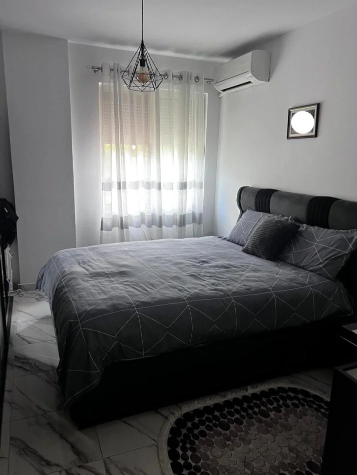 Tirane, shitet apartament 2+1+Ballkon Kati 1, 94 m² 113.000 € (fresk)