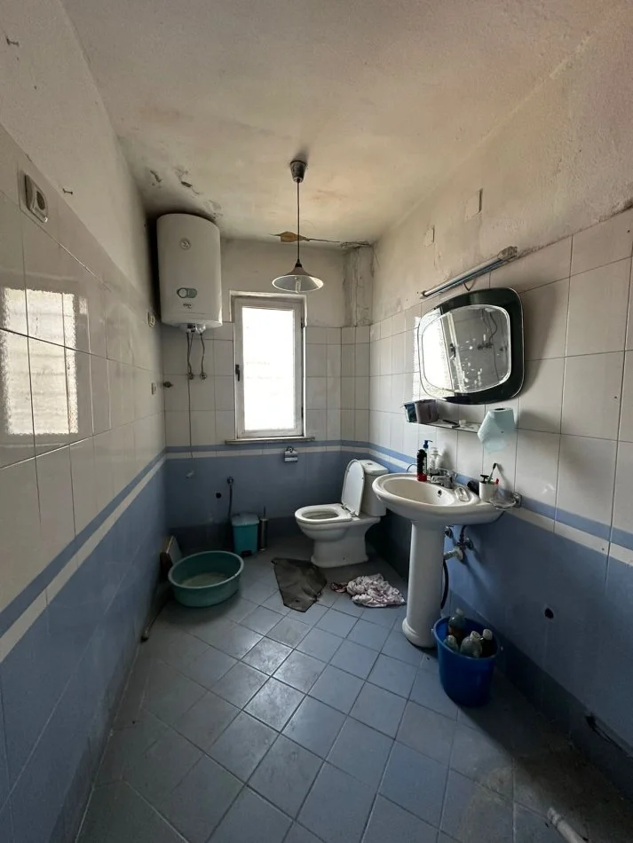 Tirane, shes apartament 1+1+Ballkon Kati 5, 52 m² 75.000 € (Ali Dem)