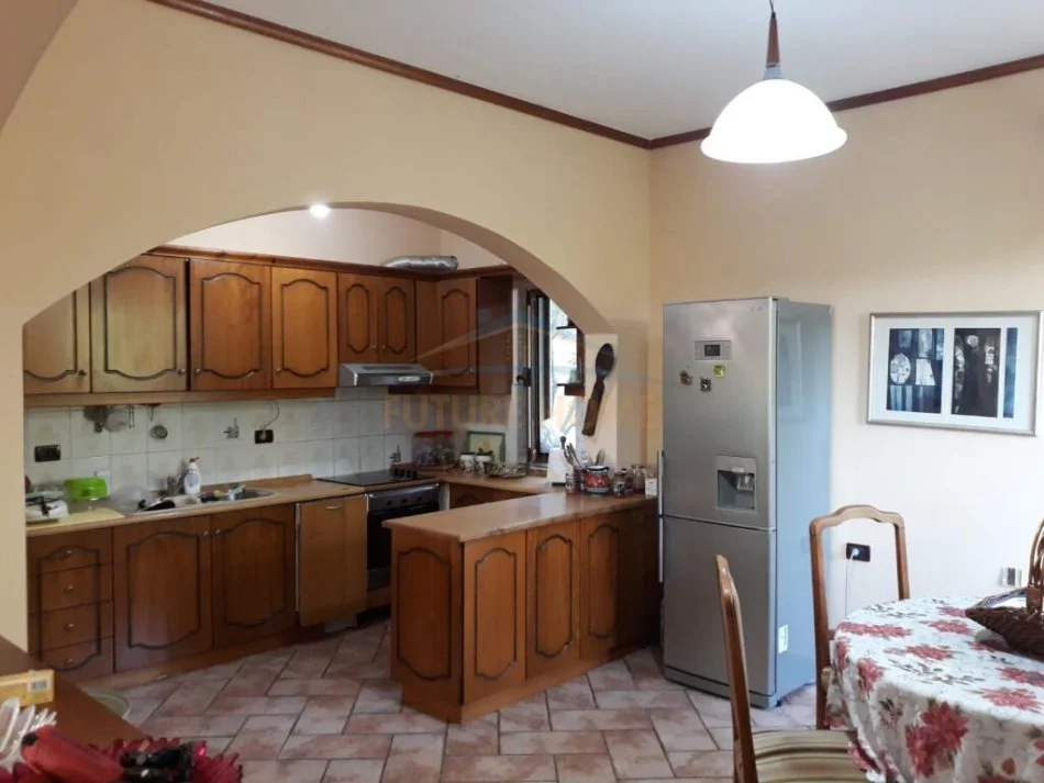 Vlore, shitet Vile 2+1 Kati 0, 500 m² 550.000 € (lagjia Hajro Cakerri,Vlorë) RV 45143