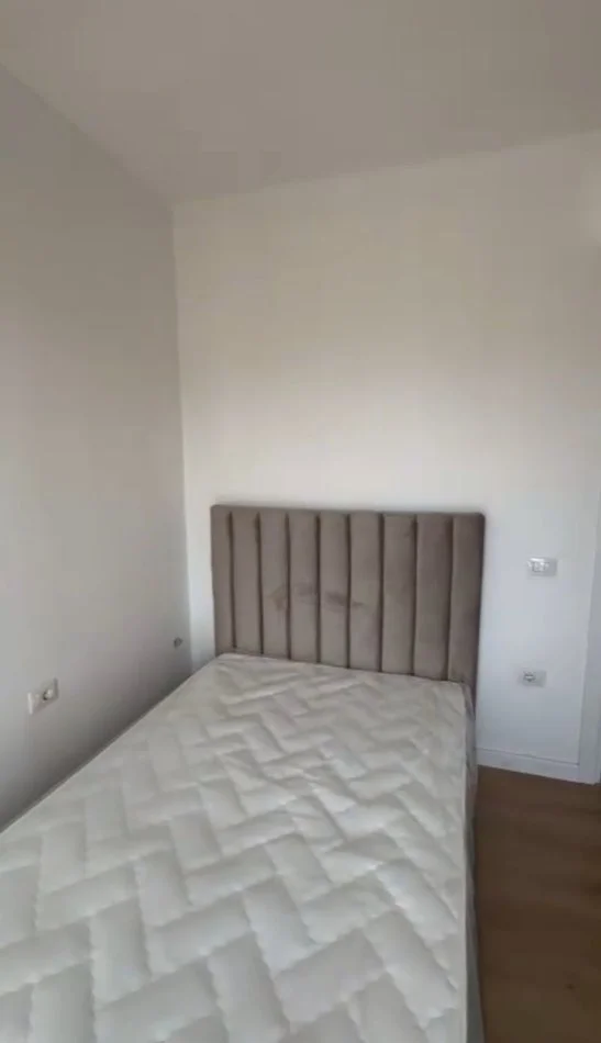 Tirane, jepet me qera apartament 3+1+Ballkon Kati 9, 101 m² 650 € (beniamin kruta)