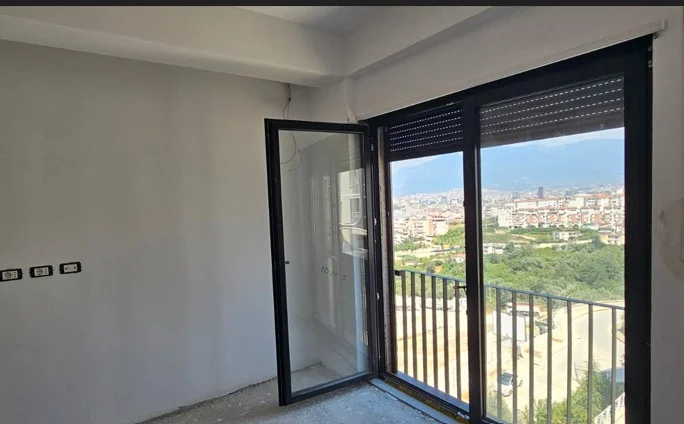 Tirane, shitet apartament 3+1 Kati 4, 221.000 € (Kodra e diellit 2)