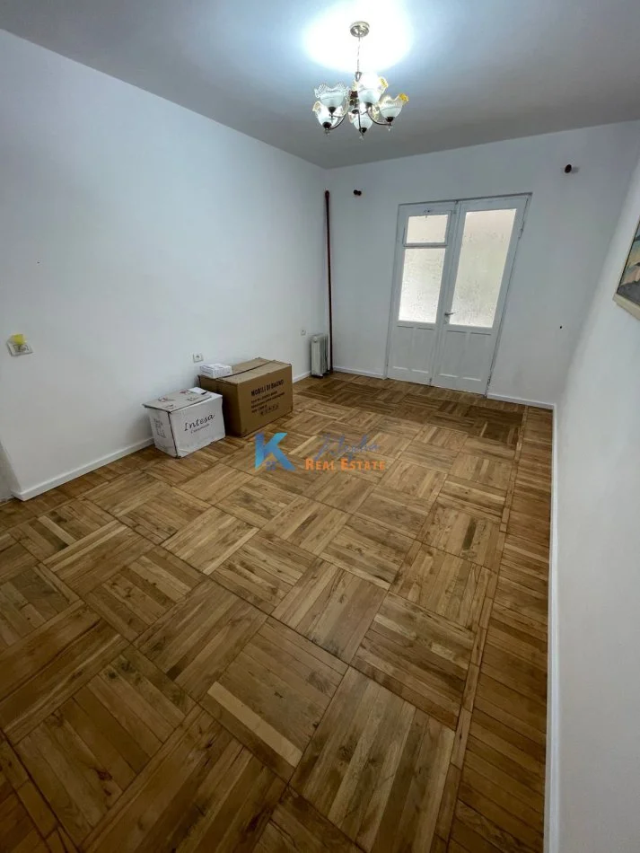 Tirane, jap me qera zyre Kati 3, 120 m² 1.200 € (Myslym Shyri)