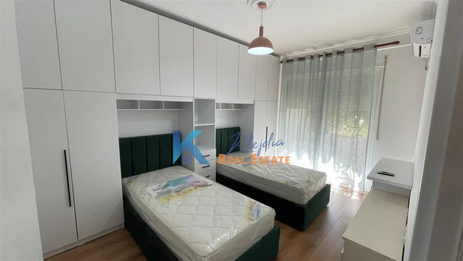 Tirane, jap me qera apartament 2+1+Ballkon Kati 4, 80 m² 750 € (Kodra e Diellit)