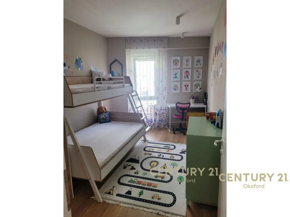 Tirane, jepet me qera apartament 2+1+Ballkon Kati 5, 82 m² 750 € 