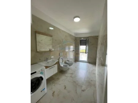 Tirane, jepet me qera apartament 3+1 Kati 3, 118 m² 650 € (Ish Profarma, Porcelan, Tiranë AREA45564)