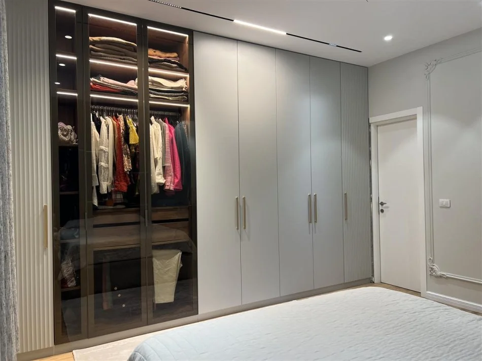 Tirane, jap me qera apartament 3+1+Ballkon Kati 0, 175 m² 950 € (Rrethrrotullimi i Selites)