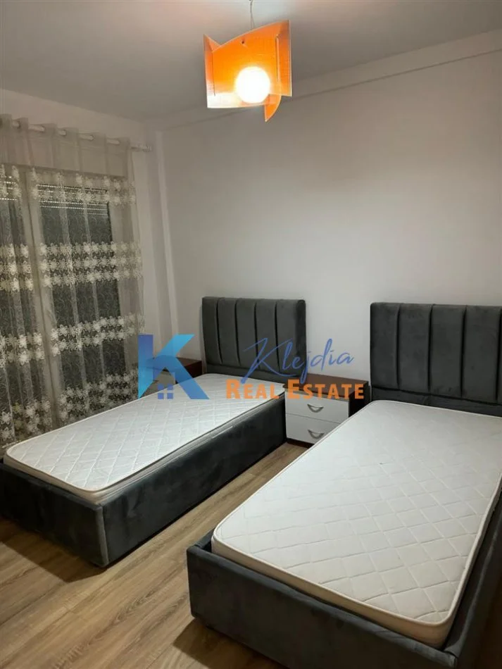 Tirane, jepet me qera apartament 2+1+Ballkon Kati 4, 108 m² 750 € (Kompleksi Colombo, Liqeni i Thate)