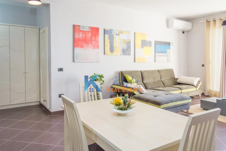 Tirane, jap me qera apartament 2+1+Ballkon Kati 3, 140 m² 1.000 € (Rezidenca Kodra e Diellit 1)