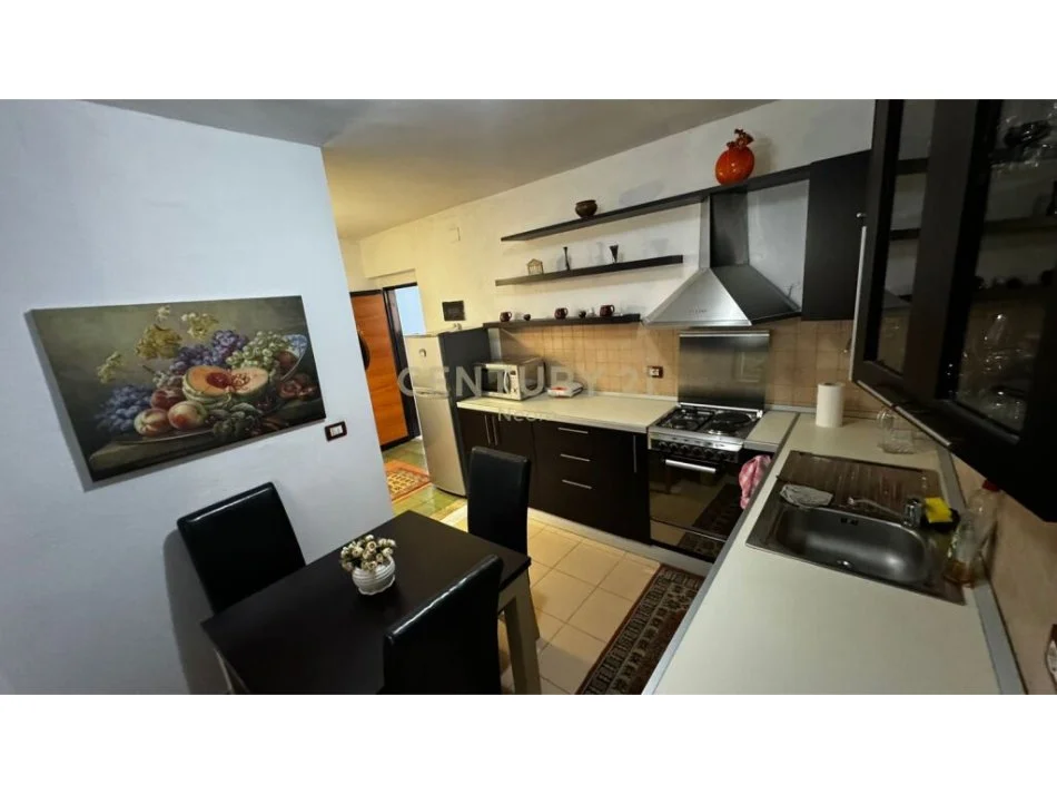 Tirane, shitet apartament 1+1 Kati 3, 63 m² 130.000 € (Rruga e Kavajes)