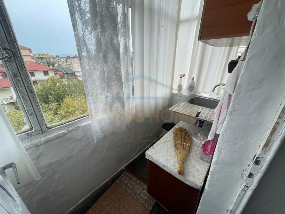 Korce, shitet apartament 1+1+Ballkon Kati 5, 55 m² (Lagjia 15, Korçë)