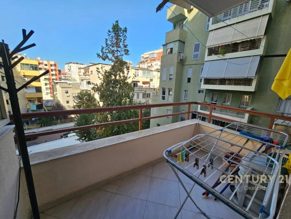 Tirane, jepet me qera apartament 2+1+Ballkon Kati 4, 74 m² 750 € (Rruga Myslym Shyri)