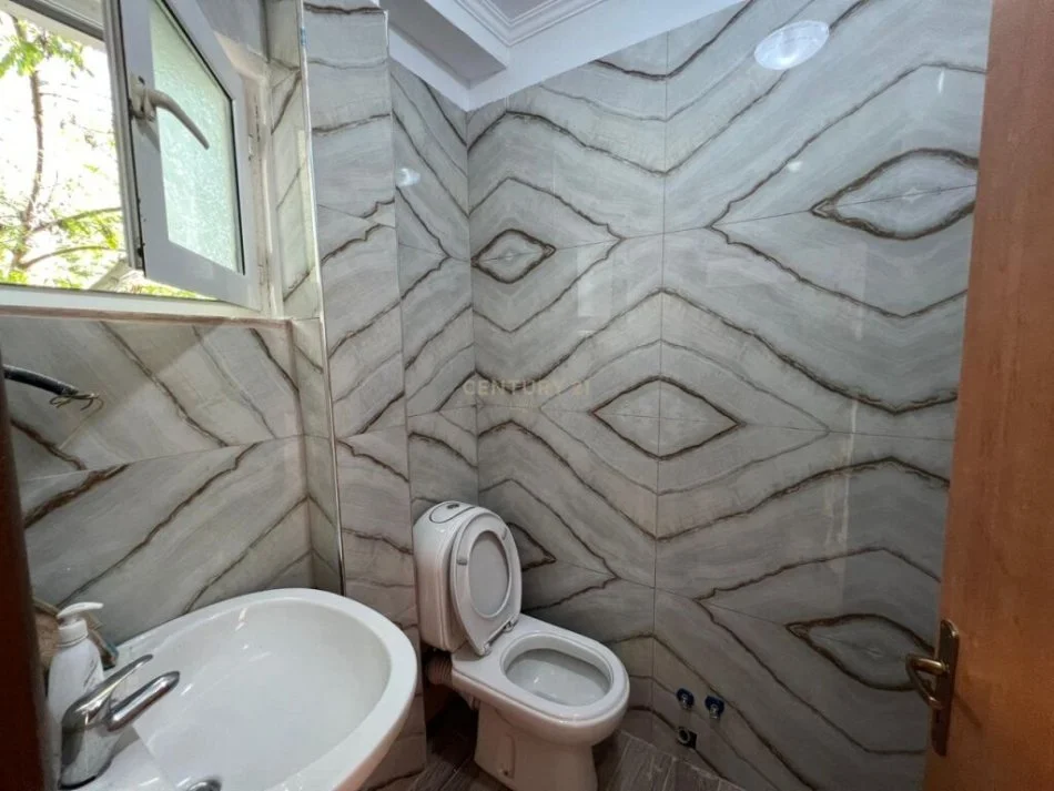 Tirane, shitet apartament 2+1 Kati 2, 83 m² 93.000 € (Rruga Muhamet Deliu)