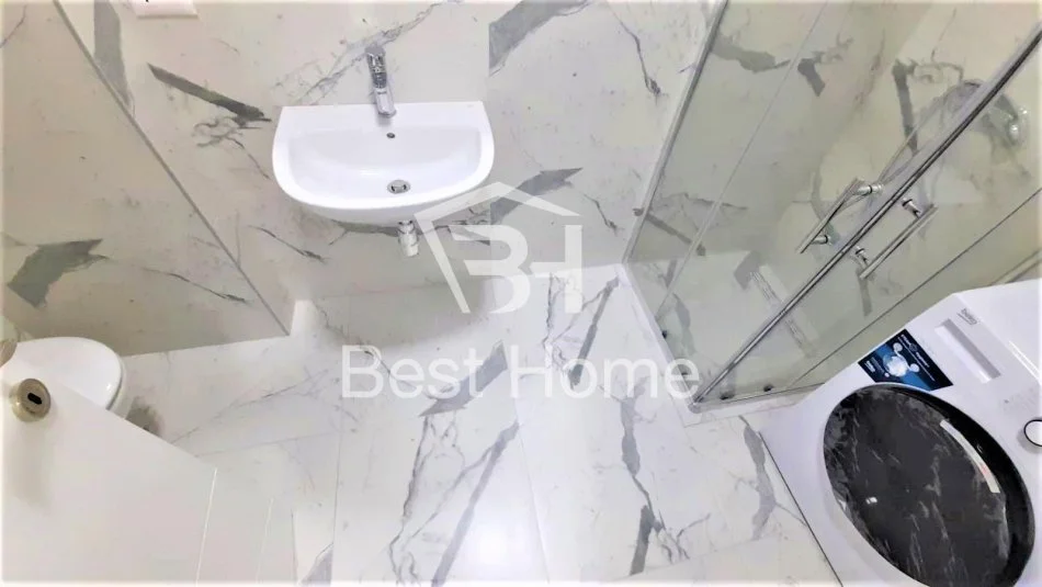 Tirane, jepet me qera apartament 1+1 Kati 10, 70 m² 550 € (Kompleksi Arlis, Farmacia 10)