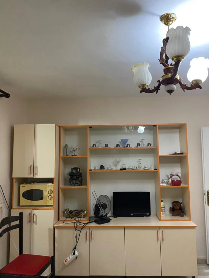 Tirane, jepet me qera apartament 1+1 Kati 3, 60 m² 400 € (Rruga Kongresi i Manastirit, prane Pediatrise)