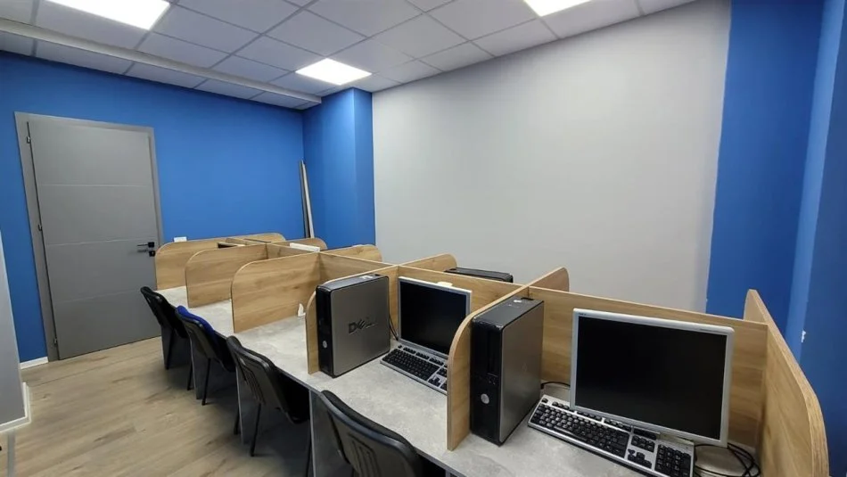 Tirane, jepet me qera zyre Kati 1, 560 m² 7.000 € (Qender, Rruga e Dibres)