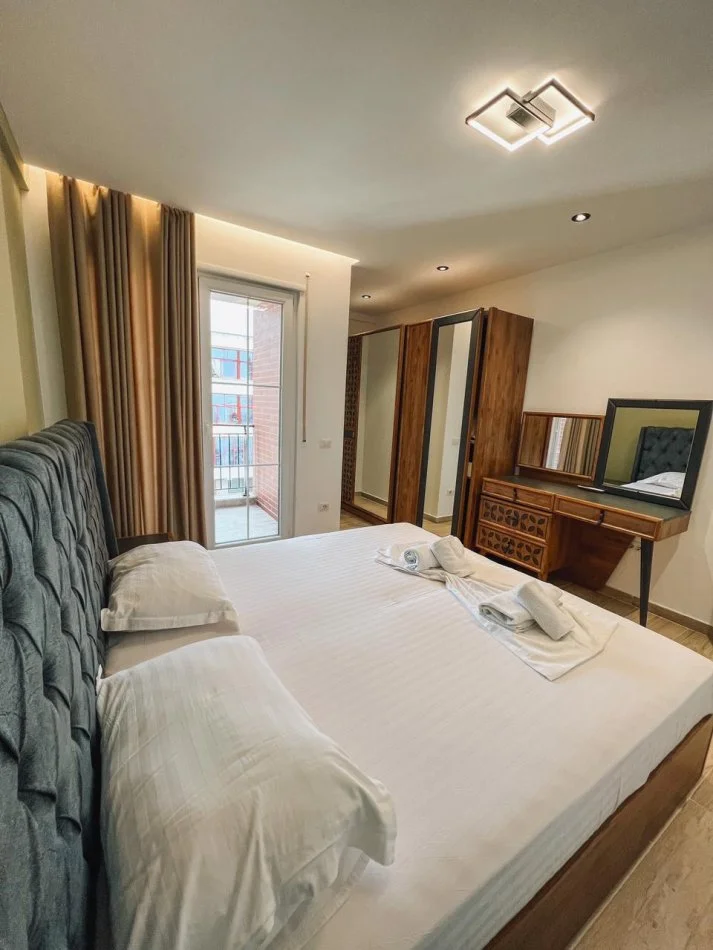 Tirane, jepet me qera apartament 1+1+Ballkon Kati 3, 72 m² 600 € (Rruga 5 Maji)