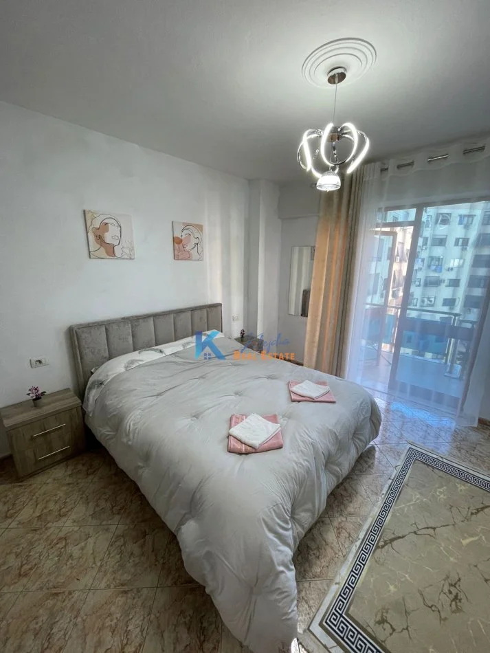 Tirane, jap me qera apartament 2+1+Ballkon Kati 9, 94 m² (Stacioni i Trenit)