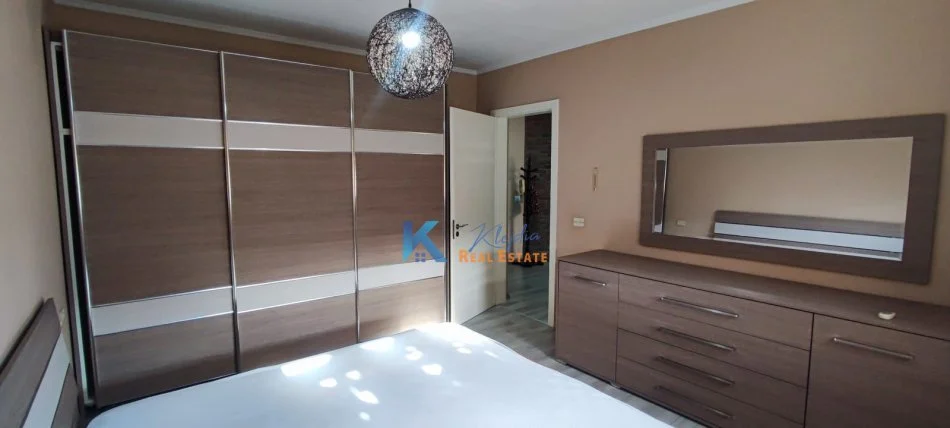 Tirane, jap me qera apartament 1+1+Ballkon Kati 9, 80 m² 550 € (Komuna e Parisit)