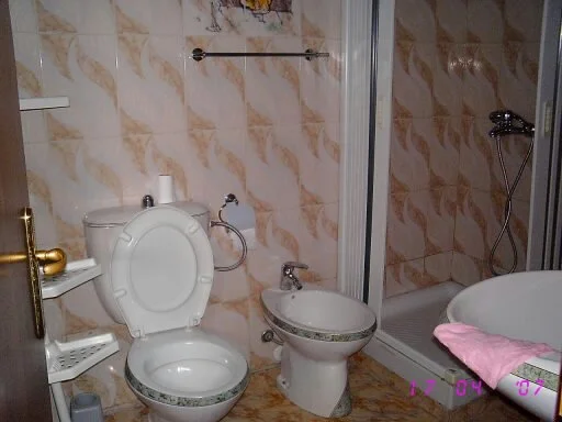 Tirane, jepet me qera apartament 1+1 Kati 6, 70 m² 650 € (Komuna e Parisit, prane Lulishtes)